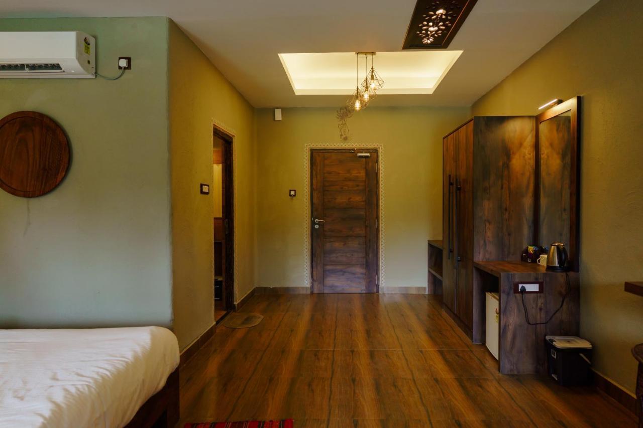 כלכותה Breathing Earth - Rooms And Pool מראה חיצוני תמונה