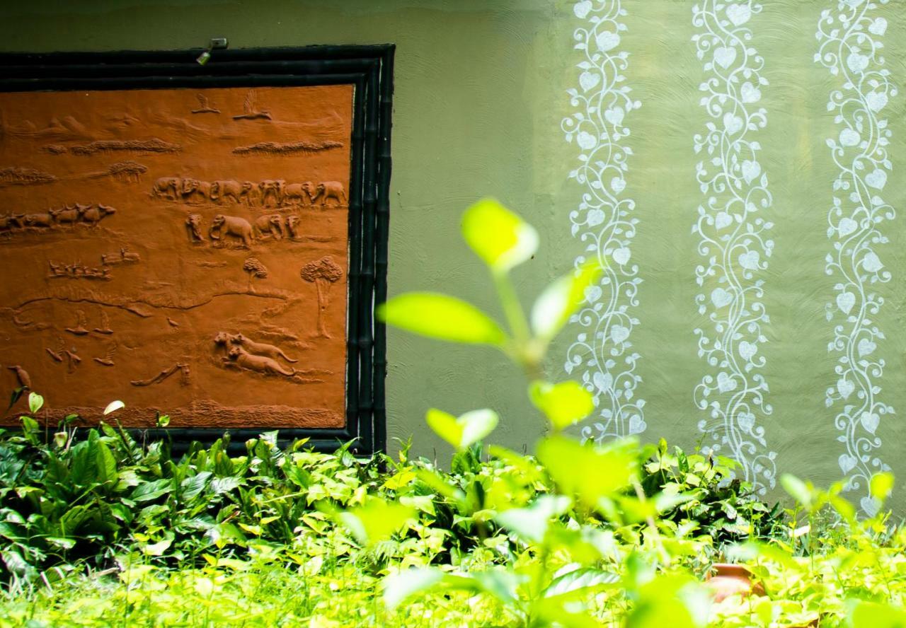 כלכותה Breathing Earth - Rooms And Pool מראה חיצוני תמונה